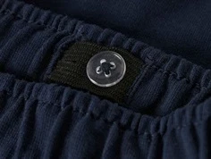 nærbillede af justerbar elastik i mørkeblå name it shorts