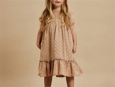 Lil Atelier nougat broderie anglaise kjole