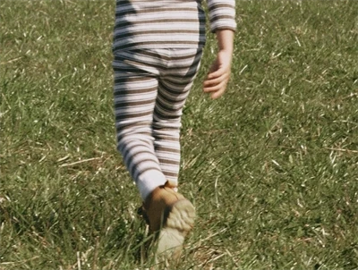 Name It merinould leggings i råhvid og morel med striber på barn