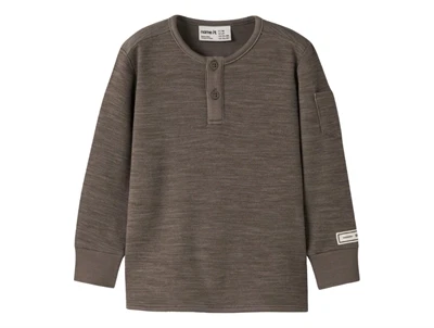 Name It bluse i brun nuance morel med knaplukning