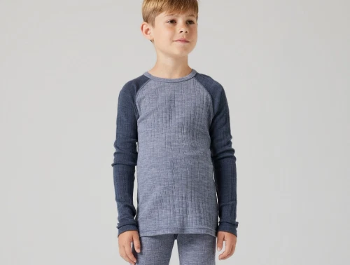 Name It bluse folkstone gray med ombre blue ærmer i merinould bæres af dreng