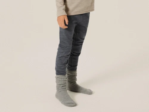 Dreng klædt i Name It merinould leggings til børn