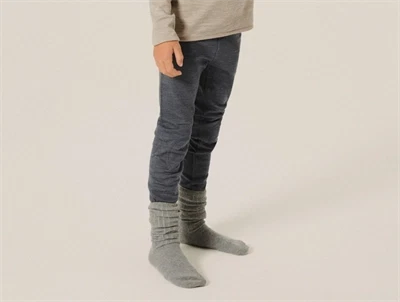 Dreng klædt i Name It merinould leggings til børn