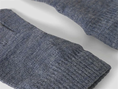 Name It handsker i merinould folkstone gray detalje af ribkant