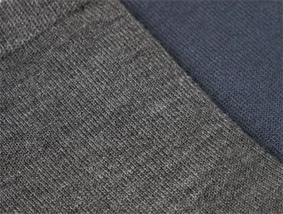 Detaljebillede af Name It uldsokker i mørkegrå og blå