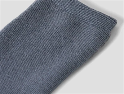 Nærbillede af Name It sokker i folkstone blue med uld