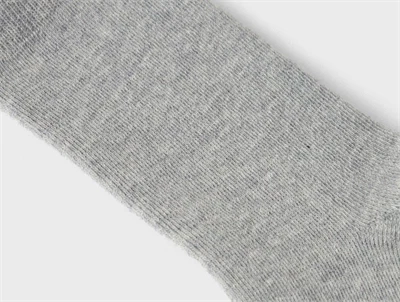 Nærbillede af Name It strømpe i grey melange med uld