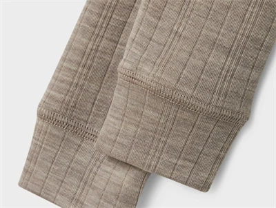 Name It leggings i satellite gråbrun nuance i merinould med ribmønster detalje af kant