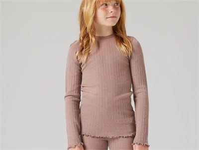 Name It blouse støvet rosa i merinould og silke på model