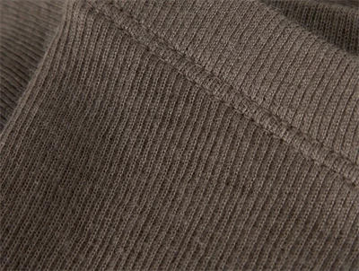 Detaljebillede af Name It leggings i morel i merinould rib og elastik i talje