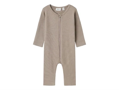 Name It heldragt natdragt i satellite grå brun nuance i merinould og silke med lynlås set forfra