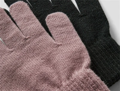 Strikkede handsker fra Name It med glitter i sort og woodrose