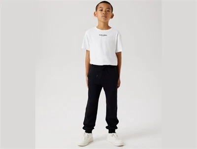 Barn iklædt Name It sweatpants i sort