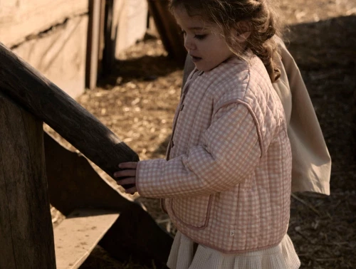 Lil\' Atelier quiltet jakke i rosa nuance med tern og solmotiv på ryggen