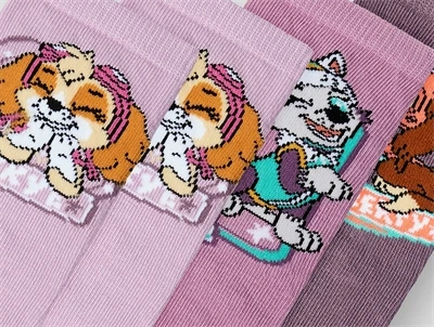 nærbillede af Paw Patrol print på strømper fra Name It
