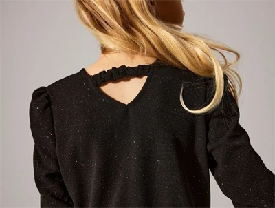 detalje af ryg med elastik og glimmer på Name It buksedragt