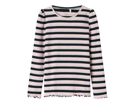 name it t-shirt med rosa og mørkeblå striber og flæsekant, set forfra