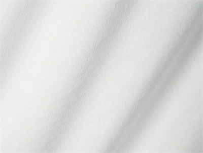 Detalje af Name It top lucent white med broderede flæser