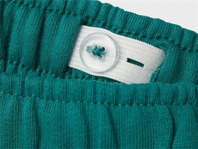 Detalje af Name It shorts deep jungle med tigerbroderi