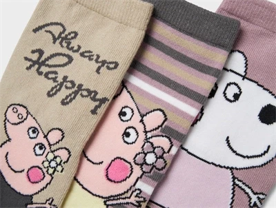 3-pak Gurli Gris strømper i elderberry fra Name It med print