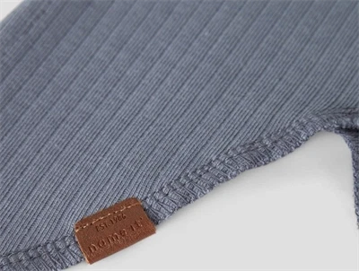 Detalje af Name It balaclava i ribbet kvalitet