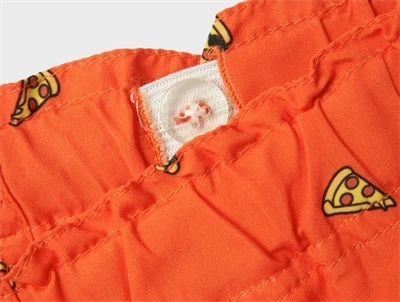 Justerbar talje med knap på Name It badeshorts i red orange