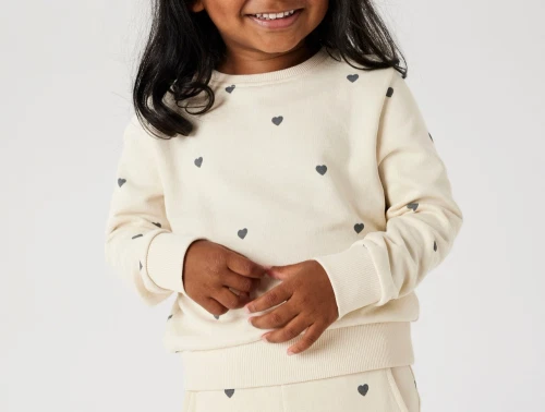 Name It sweatshirt i beige summer sand med sorte hjerter