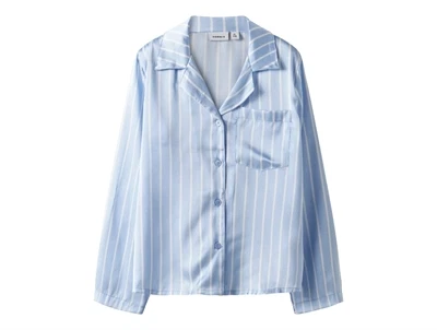 pyjamasskjorte fra Name It i lyseblå med hvide striber