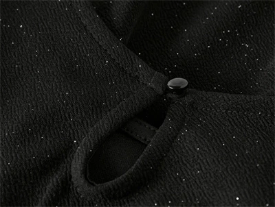 Detalje af knaplukning på Name It kjole sort