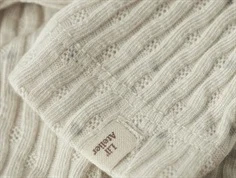 lil\' atelier leggings i creme med ribstruktur og vævet logomærke, tæt på benkant