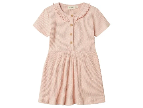 lil\' atelier kjole i peach whip med korte ærmer, knapper og flæsedetalje, set forfra