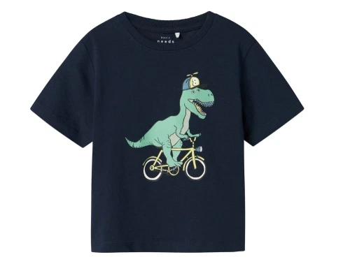 name it t-shirt i mørkeblå med dinosaur på cykel, set forfra