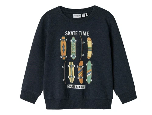 navy sweatshirt fra name it med skateboards og teksten skate time på brystet, set forfra