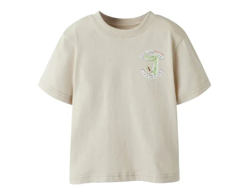 t-shirt fra Name It i beige med alligatorprint og tekst
