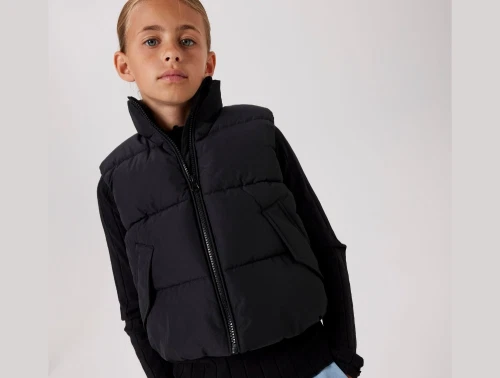 Name It sort vest med refleksdetalje på barn