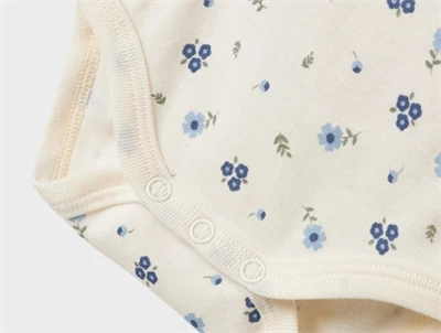 Name It body 3-pak i beige og rosa nuancer med blomsterprint