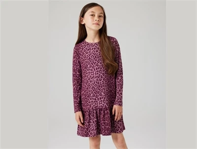 Name It kjole grape shake med leopardprint på model
