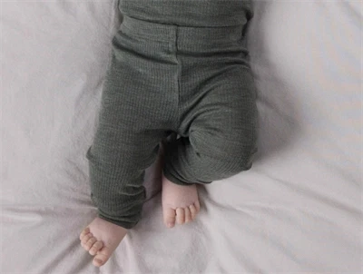 Baby i Name It leggings i mulled basil i merinould