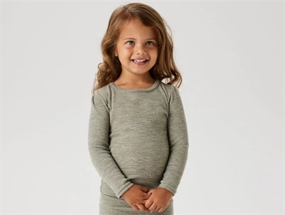 Name It t-shirt i dried sage merinould rib på barn