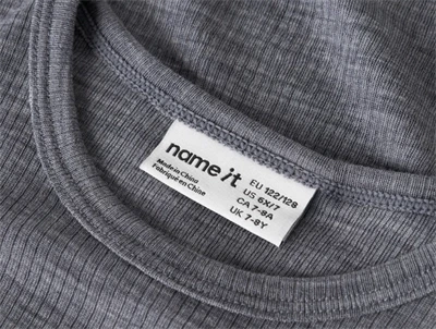 Name It ribbluse i grå nuance med rund hals