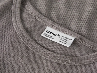 Name It ribbluse i gråbrun nuance med rund hals