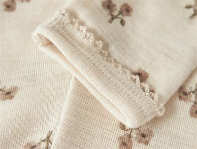 Lil\' Atelier leggings turtledove med blomsterprint og bølgekant