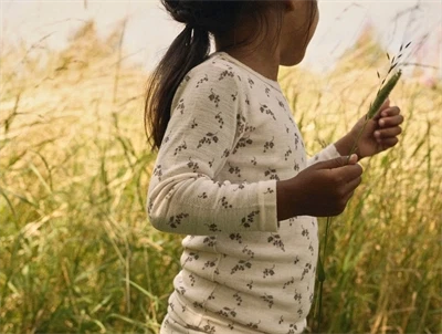 Barn i Lil\' Atelier bluse i morganite berry uld