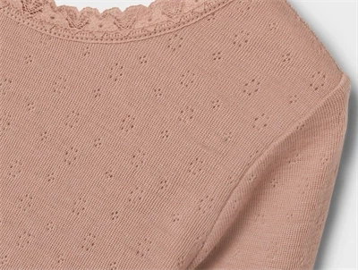 Detalje af Lil\' Atelier bluse i roebuck uld