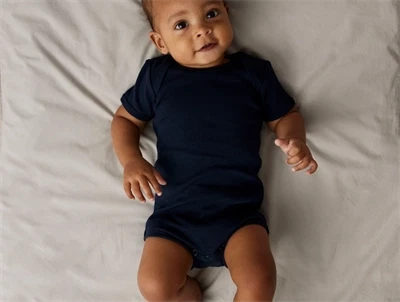 Name It body 3-pak i rib med korte ærmer i beige, blå og navy