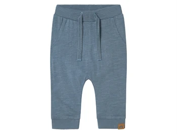bukser fra Name It i farven blue mirage set forfra
