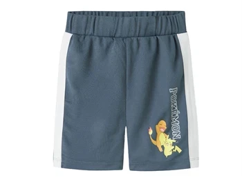 Blå Pokémon shorts fra Name It med Pikachu og Charmander