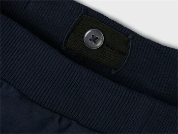 Nærbillede af justerbar talje med elastik i Spider-Man shorts fra Name It