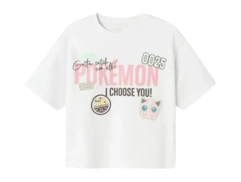 name it t-shirt i hvid med pokemon badge og jigglypuff print, set forfra