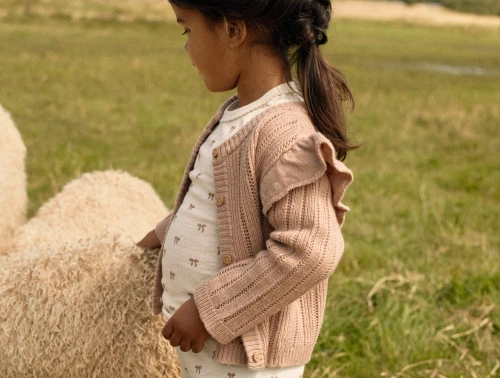 Lil\' Atelier strikcardigan i rosabrun nuance på model